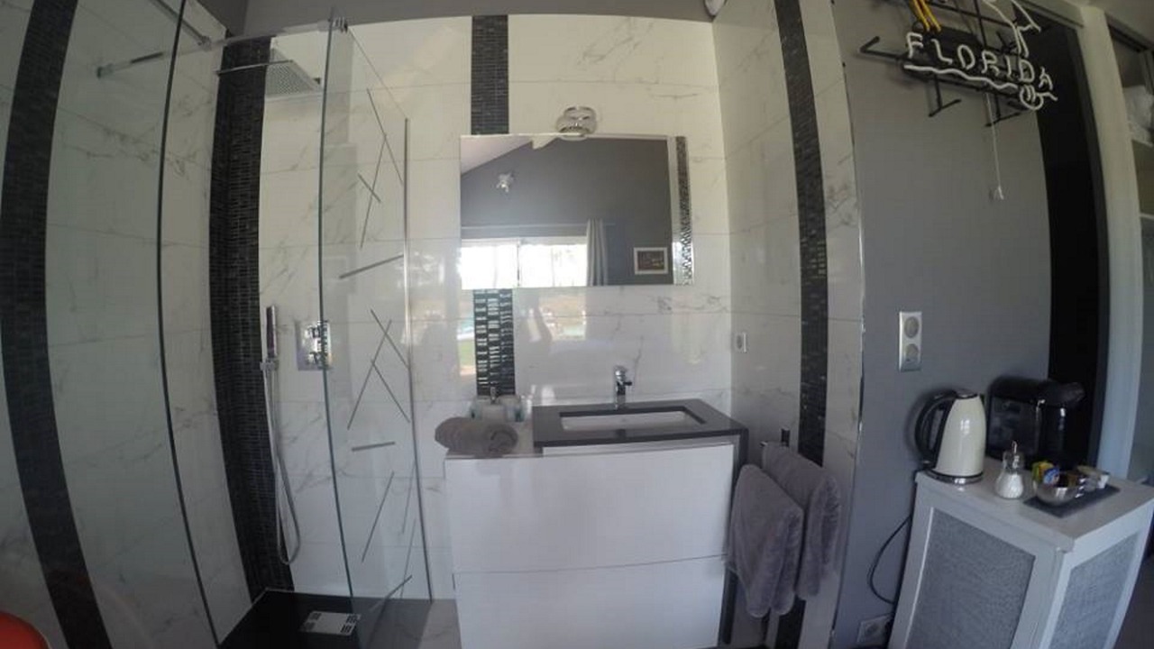 Photo of Bathroom in Gujan-Mestras