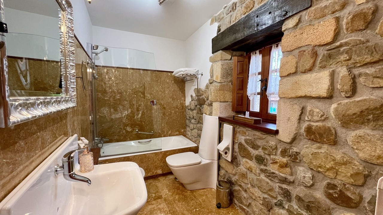 Photo of Bathroom in Llerana