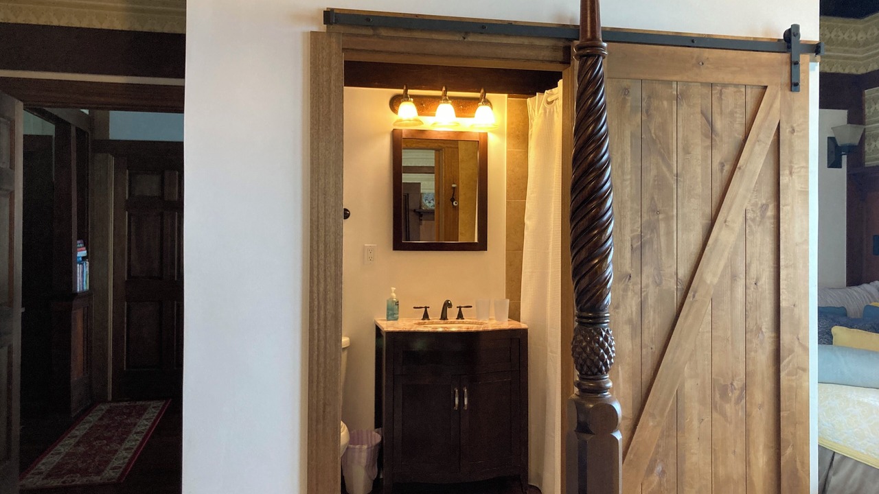 Photo of Bathroom in Hilo