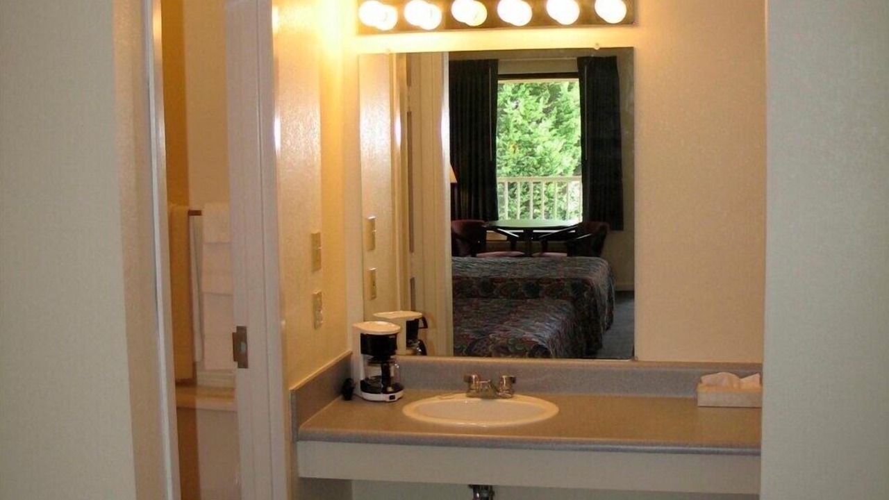 Photo of Bathroom in Toccoa