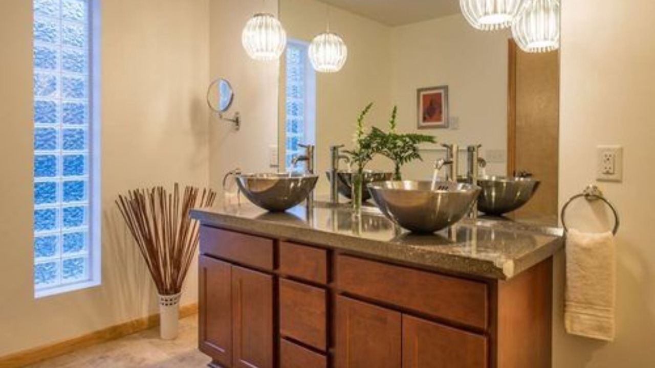 Photo of Bathroom in Attica