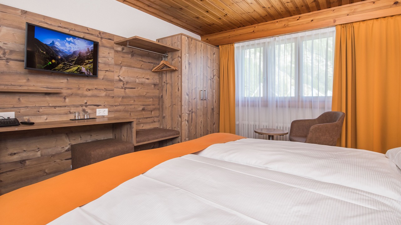 Photo of Bedroom in Taesch