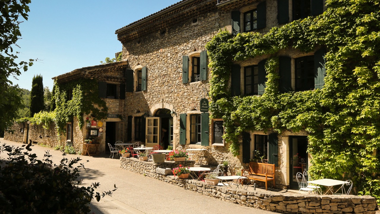 Photo of Buildings in Cliousclat