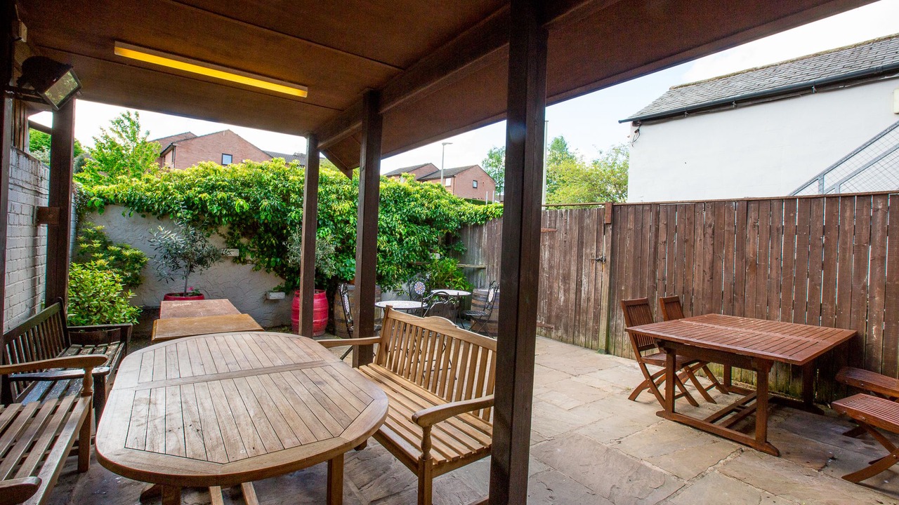 Photo of Outdoor in Wing