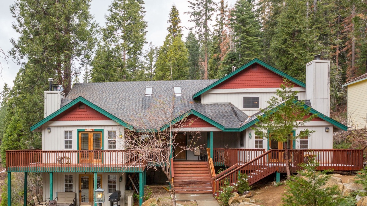 Photo of Buildings in Yosemite West