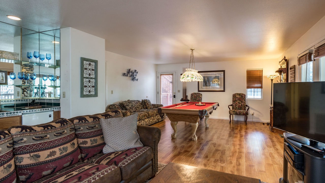 Photo of Livingroom in Yosemite West