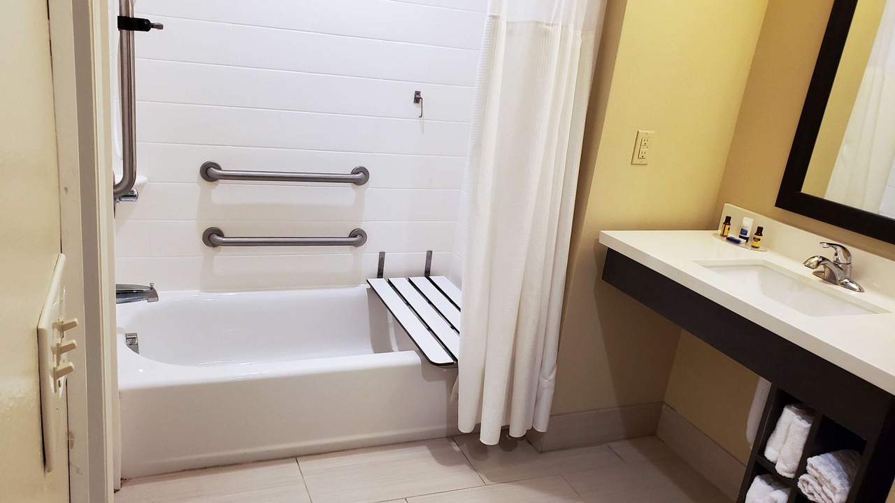 Photo of Bathroom in Kenner - Louis Armstrong International Airport