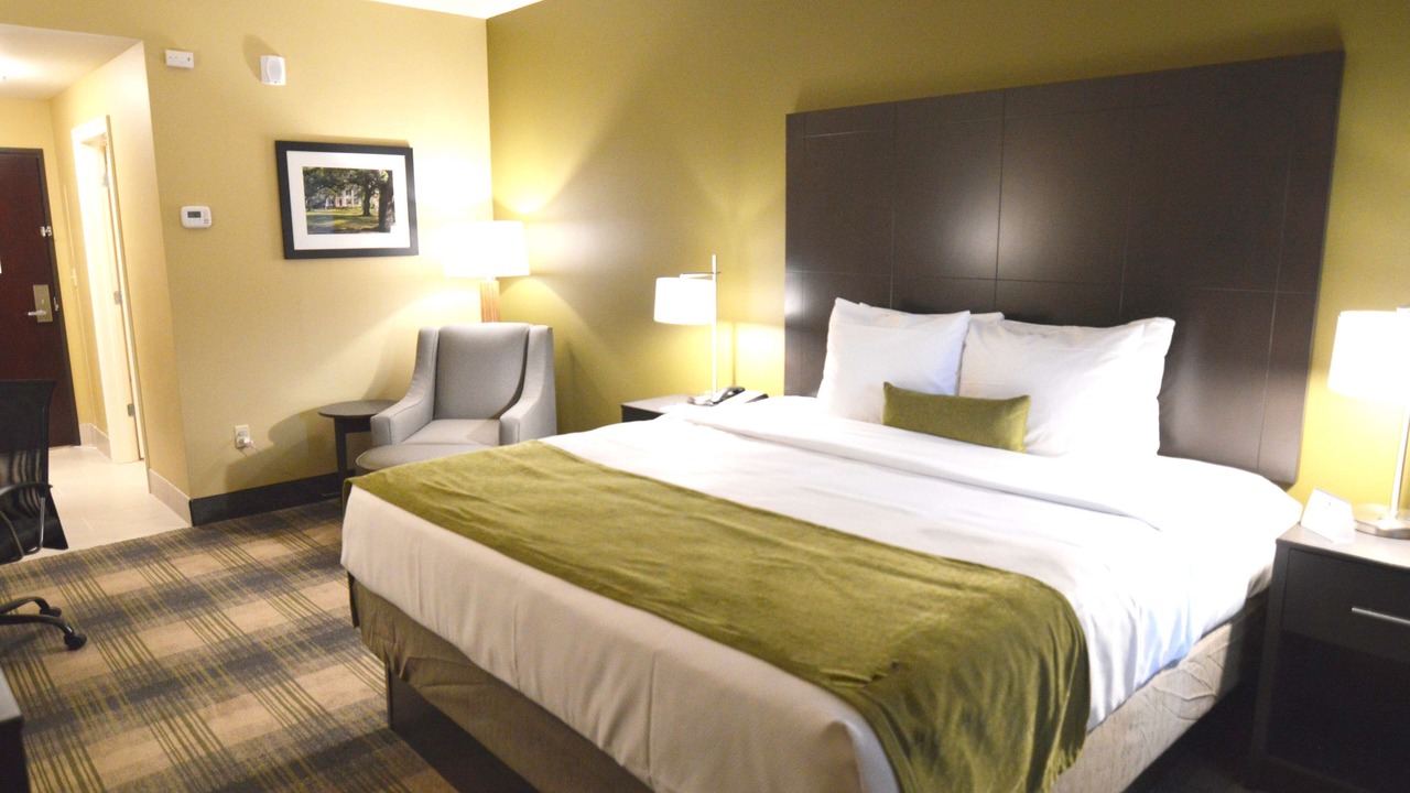 Photo of Bedroom in Kenner - Louis Armstrong International Airport