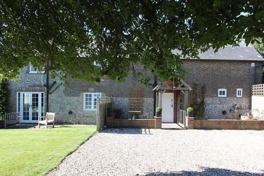 Photo of Outdoor in Charlton