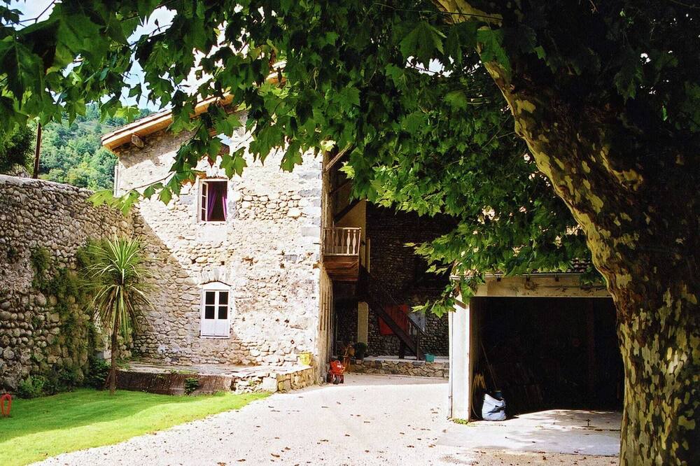 Photo of Outdoor in Pont-de-Labeaume