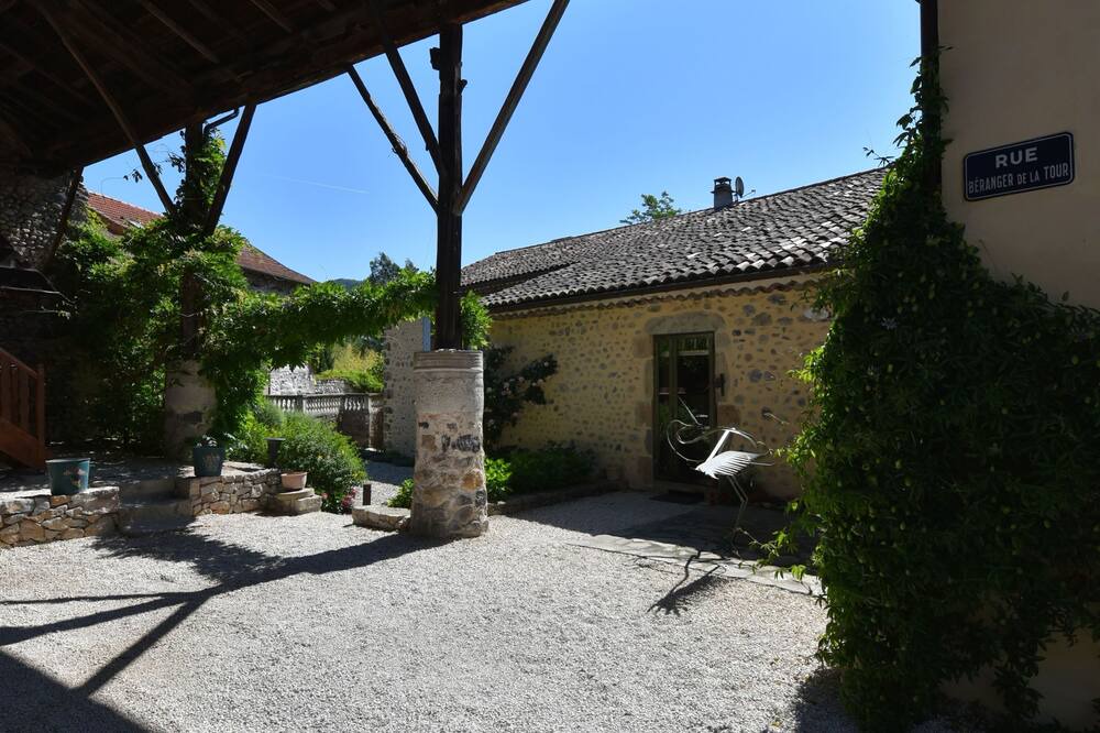 Photo of Patio Balcony in Pont-de-Labeaume