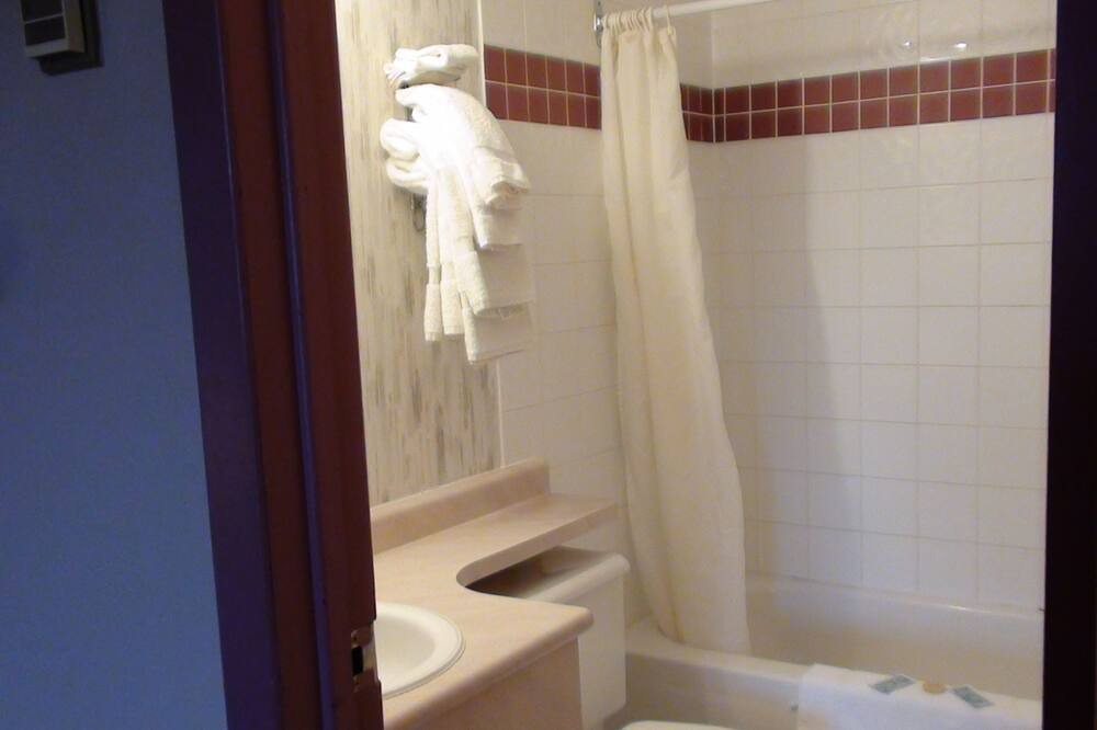 Photo of Bathroom in Longlac