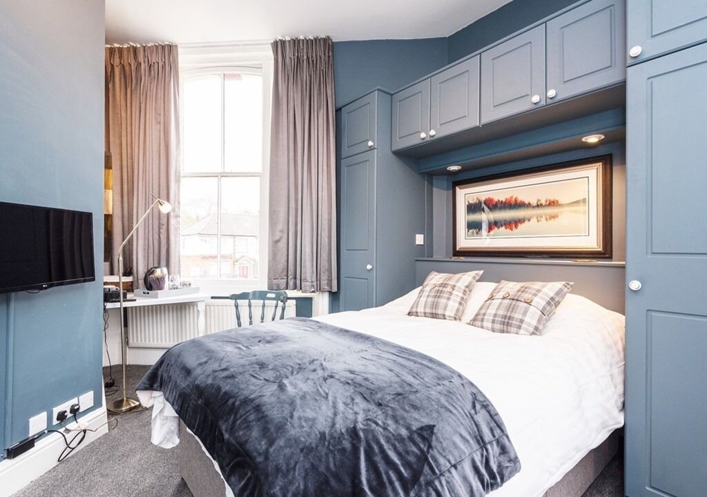 Photo of Bedroom in Lee