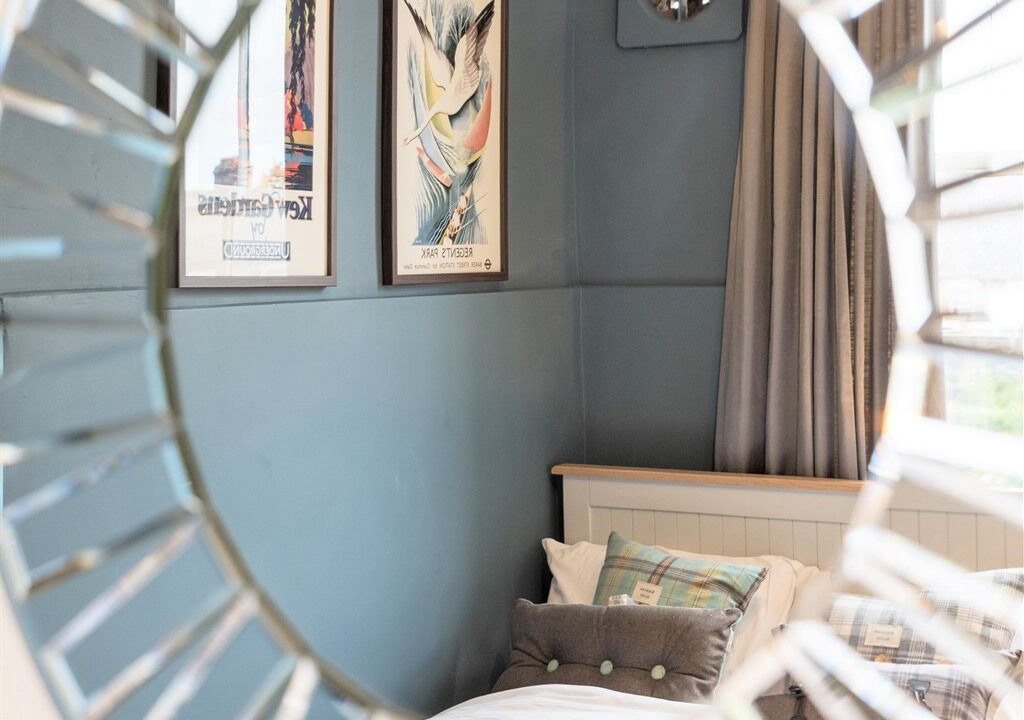 Photo of Others in Lee