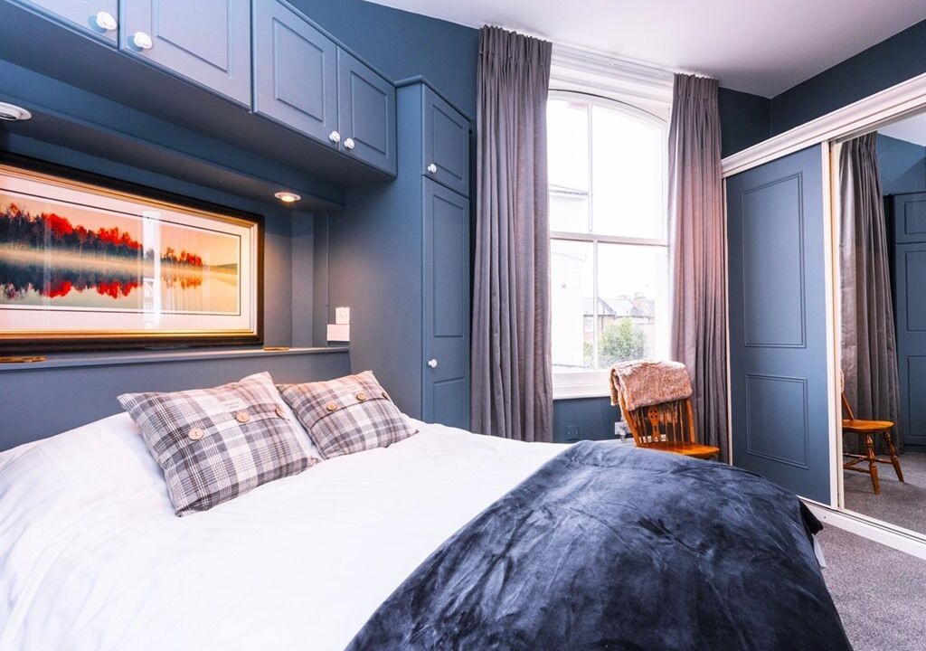 Photo of Bedroom in Lee