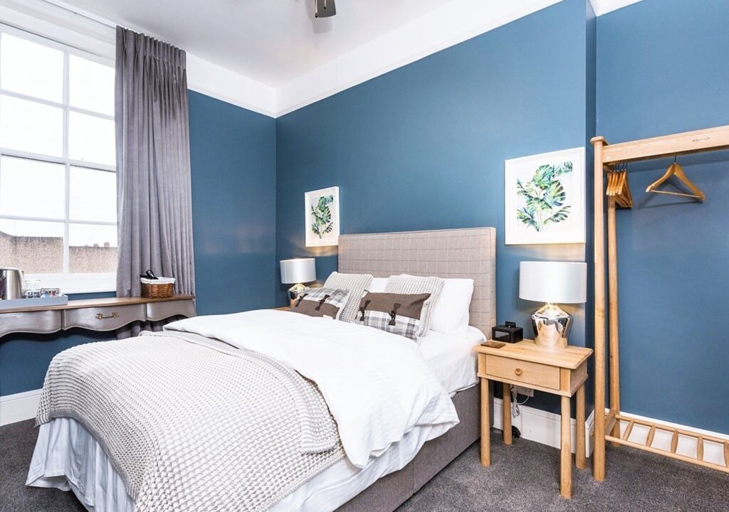 Photo of Bedroom in Lee