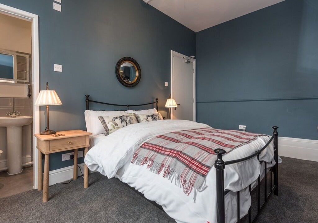 Photo of Bedroom in Lee