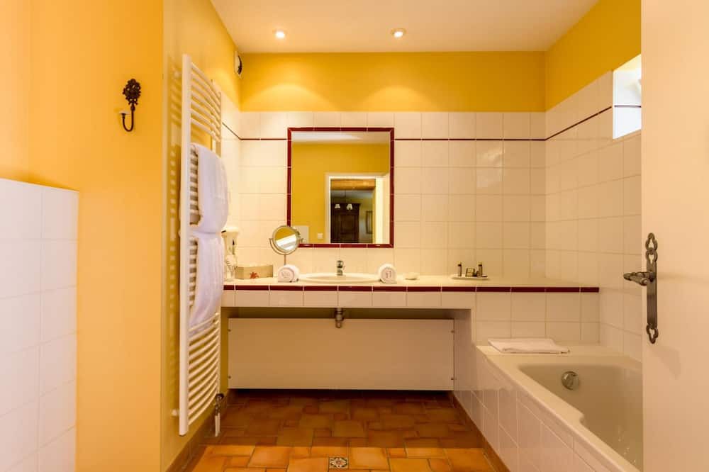 Photo of Bathroom in Montagny-les-Beaune