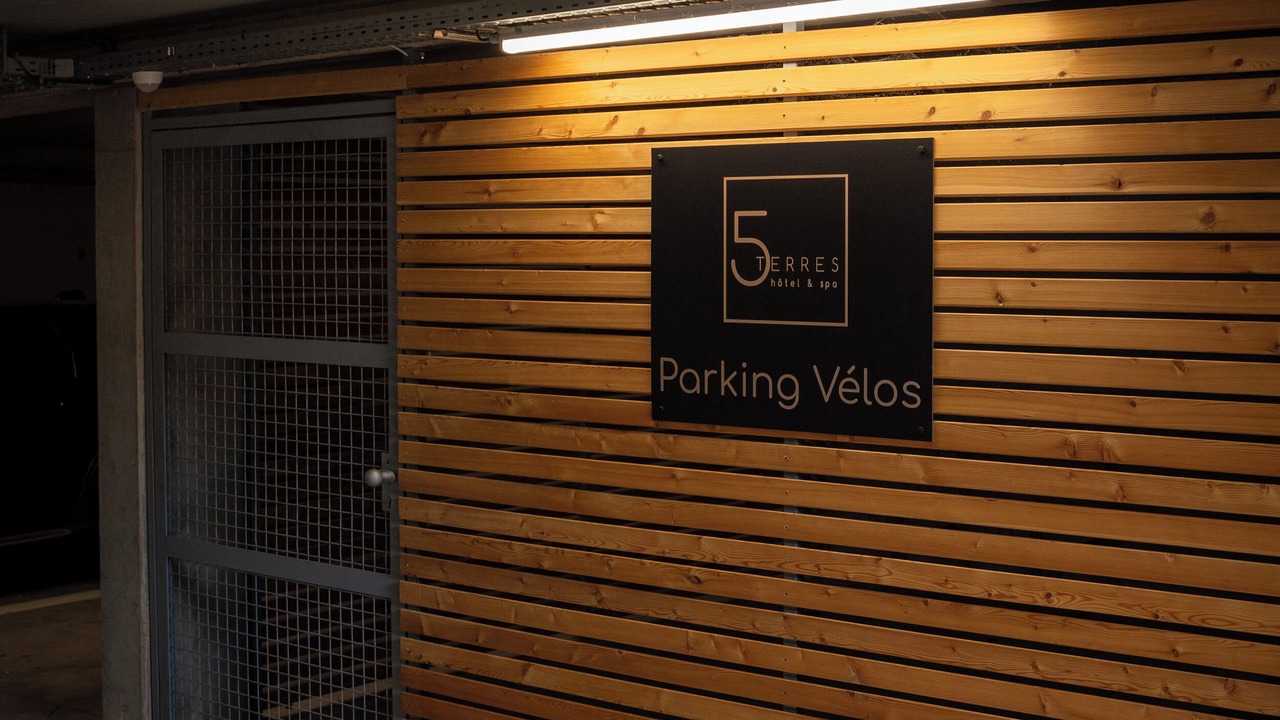 Photo of Others in Barr