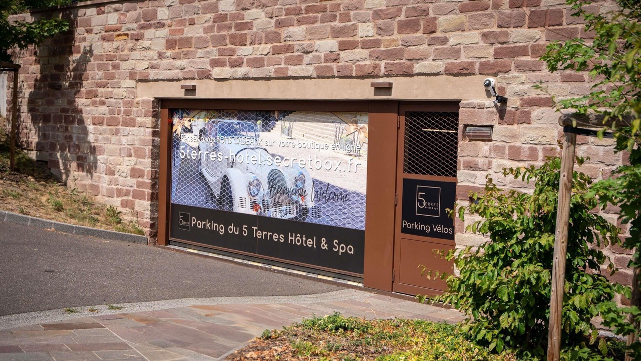 Photo of Others in Barr