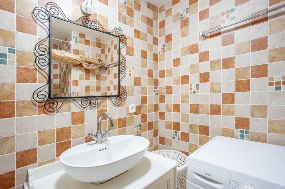 Photo of Bathroom in Courry