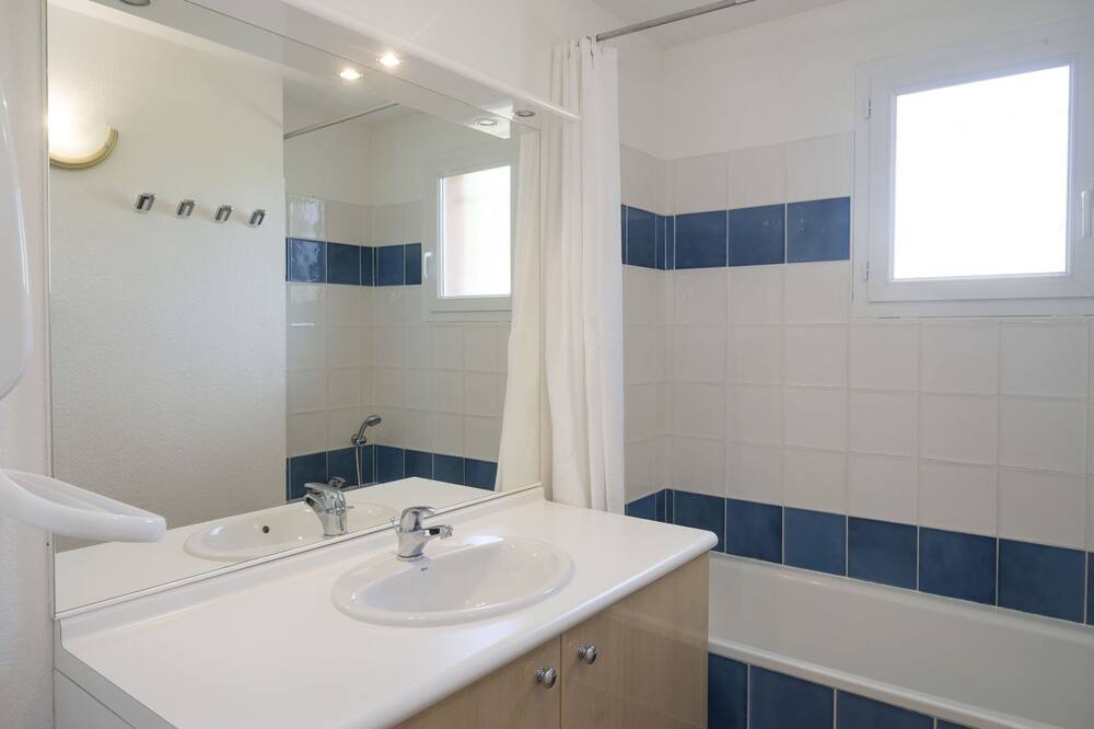 Photo of Bathroom in Homps