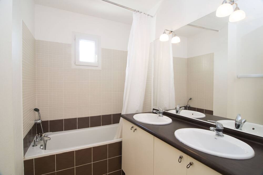 Photo of Bathroom in Homps