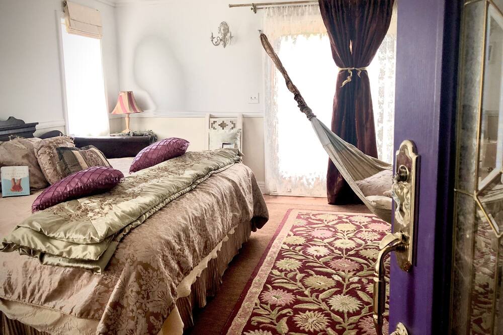 Photo of Bedroom in Lansing