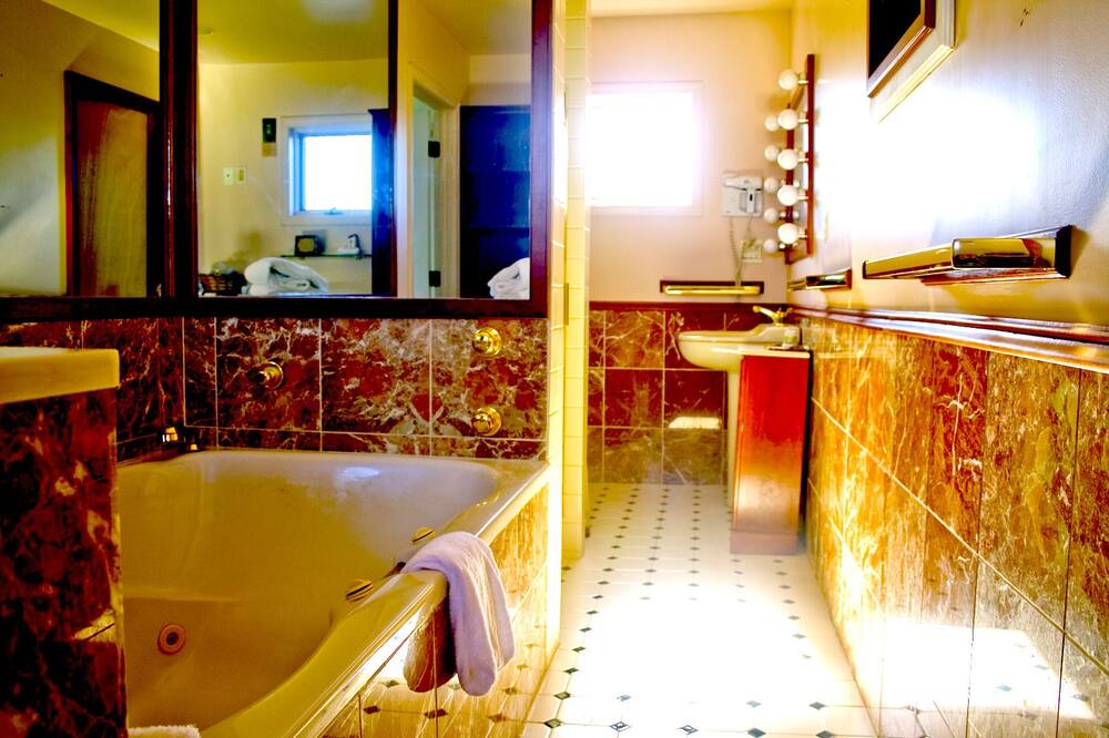 Photo of Bathroom in Lansing