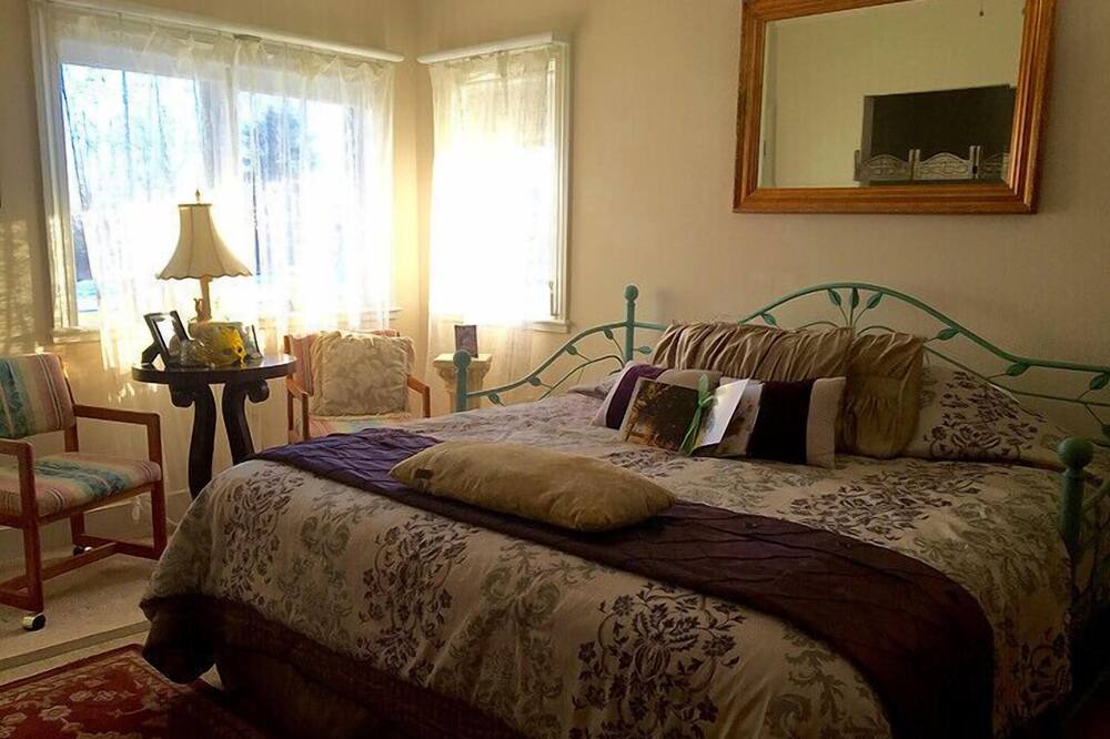 Photo of Bedroom in Lansing