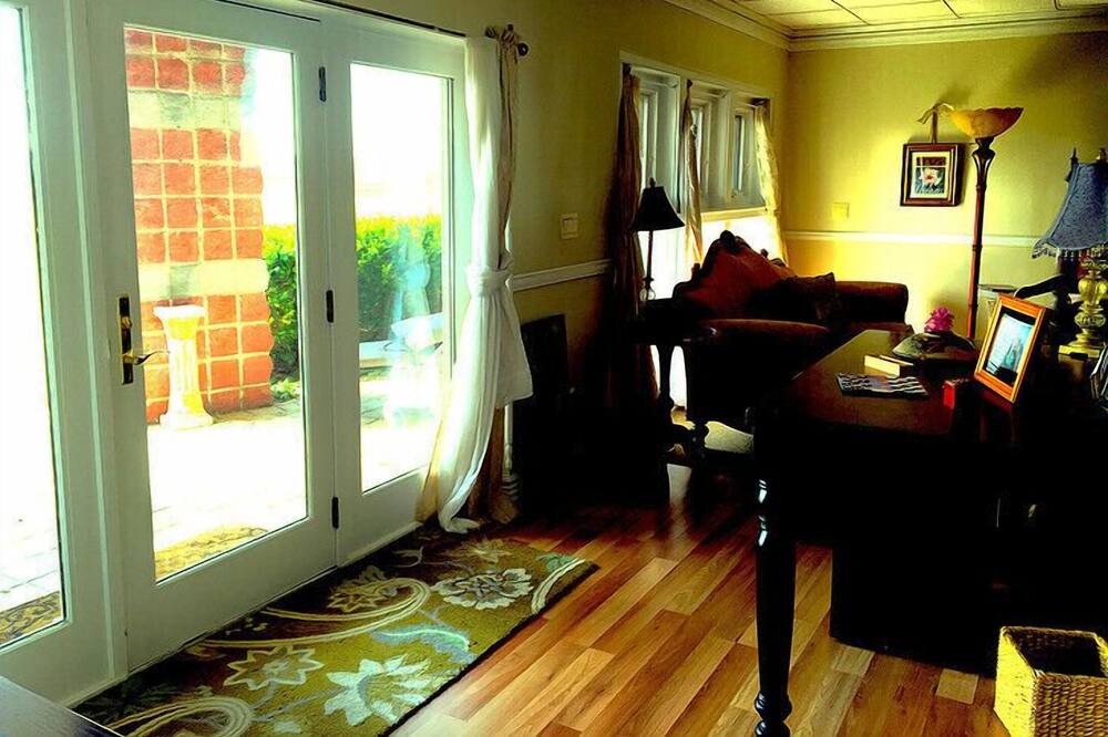Photo of Bedroom in Lansing