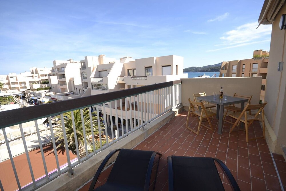 Photo of Patio Balcony in La Faviere