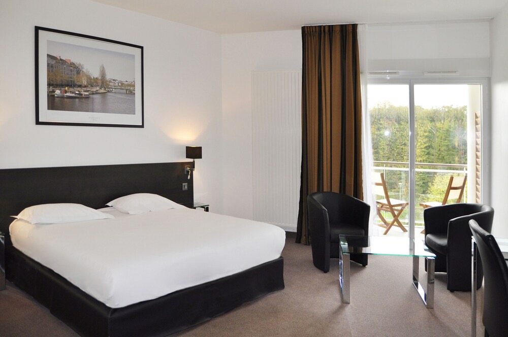 Photo of Bedroom in Carquefou