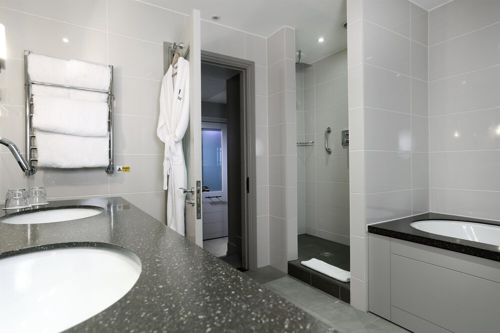 Photo of Bathroom in Windsor City Centre