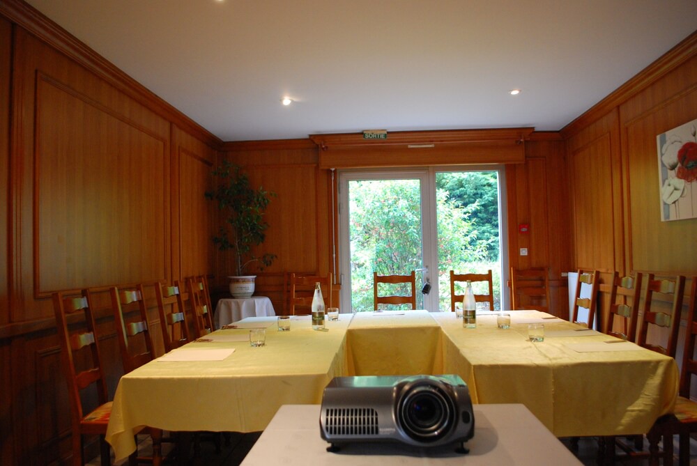 Photo of Others in Cesson-Sevigne