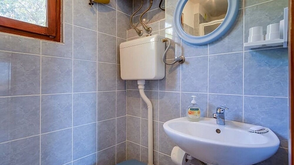 Photo of Bathroom in Cres
