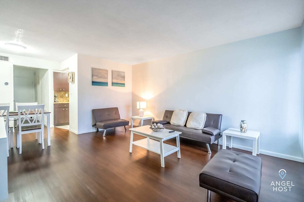 Photo of Livingroom in Oakland Park