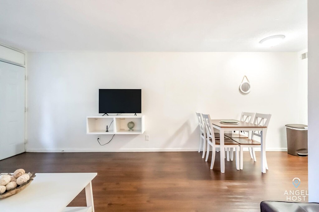 Photo of Livingroom in Oakland Park