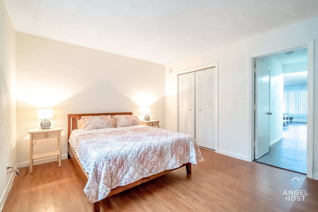 Photo of Bedroom in Oakland Park