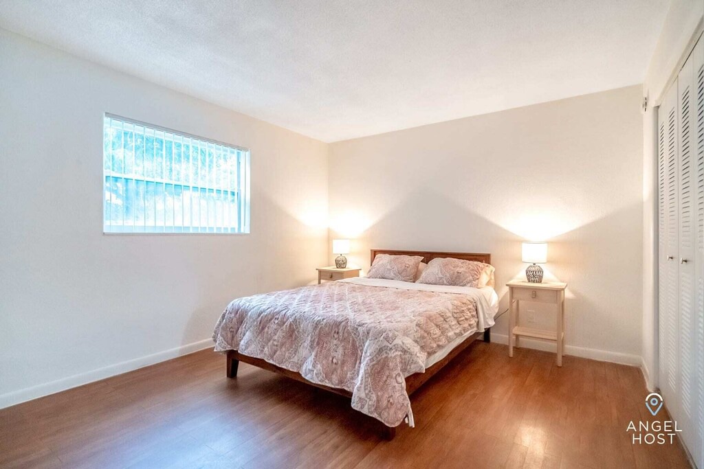 Photo of Bedroom in Oakland Park