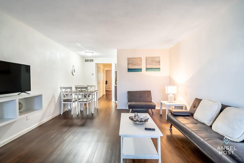 Photo of Livingroom in Oakland Park