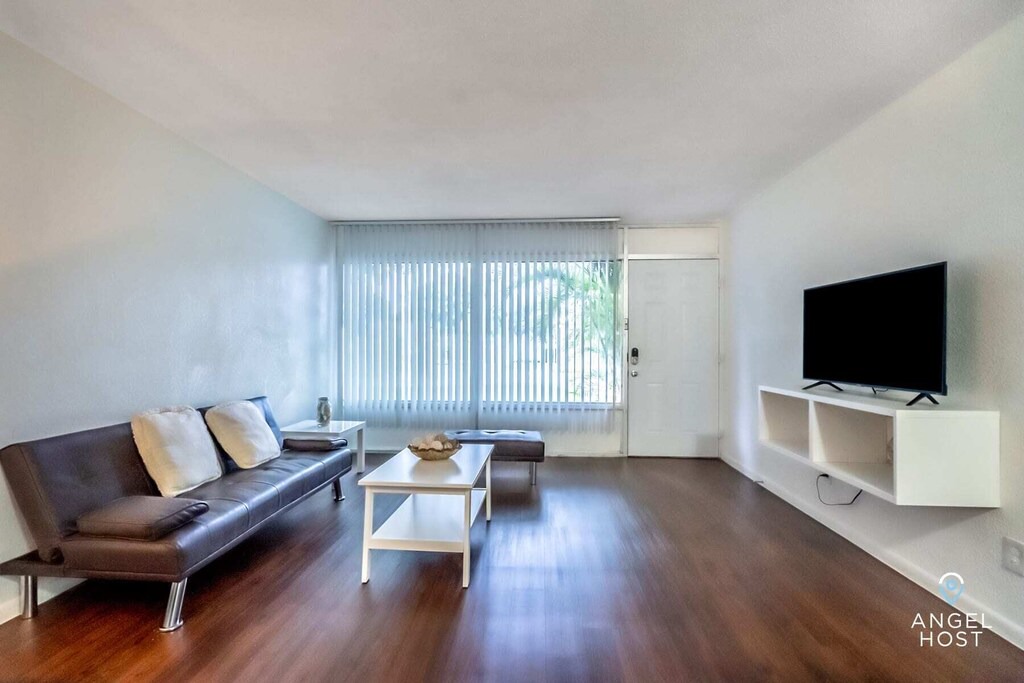 Photo of Livingroom in Oakland Park