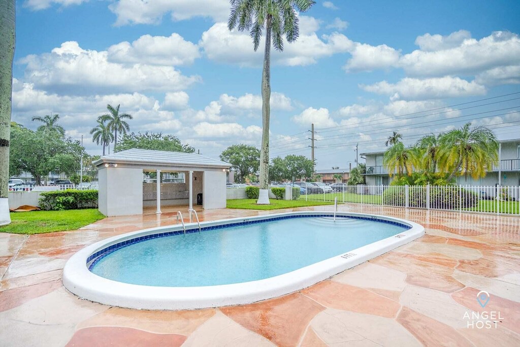 Photo of Outdoor in Oakland Park