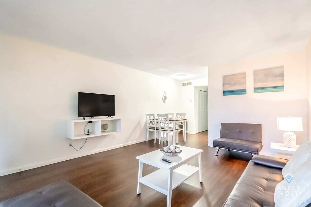 Photo of Livingroom in Oakland Park
