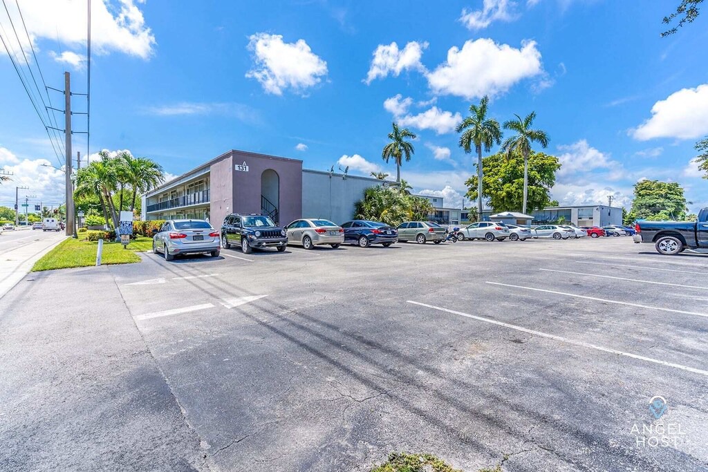 Photo of Buildings in Oakland Park