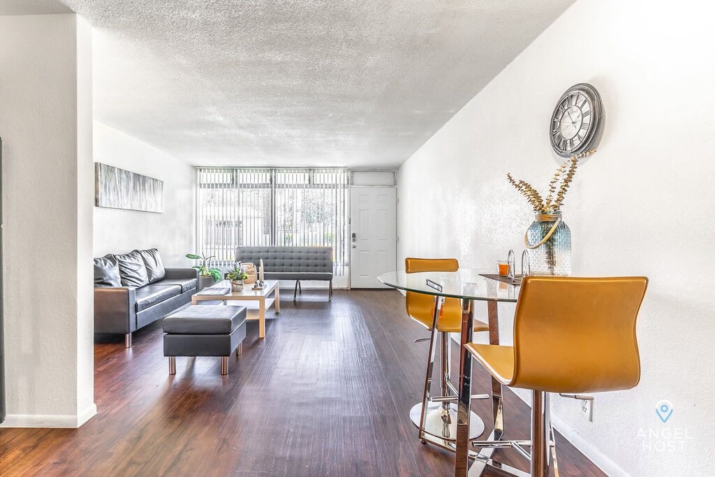 Photo of Livingroom in Oakland Park