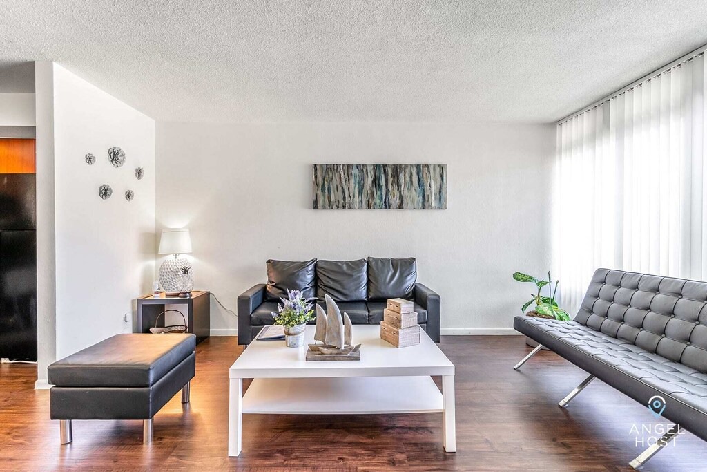 Photo of Livingroom in Oakland Park