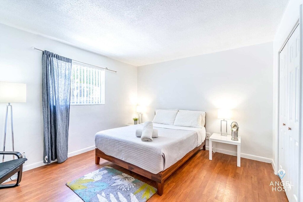 Photo of Bedroom in Oakland Park