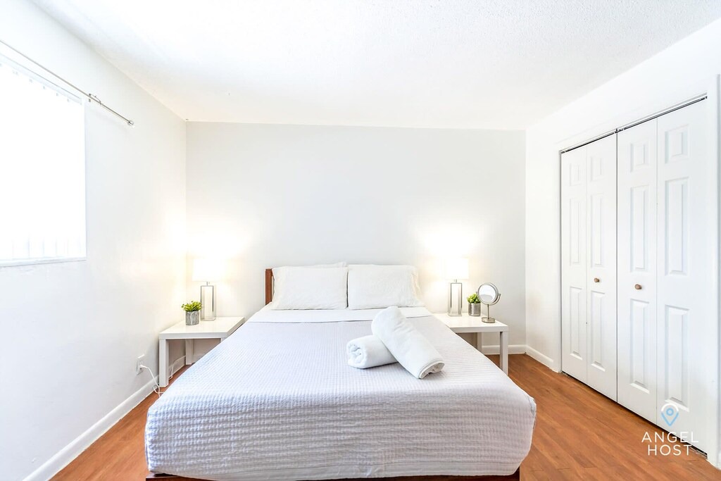 Photo of Bedroom in Oakland Park