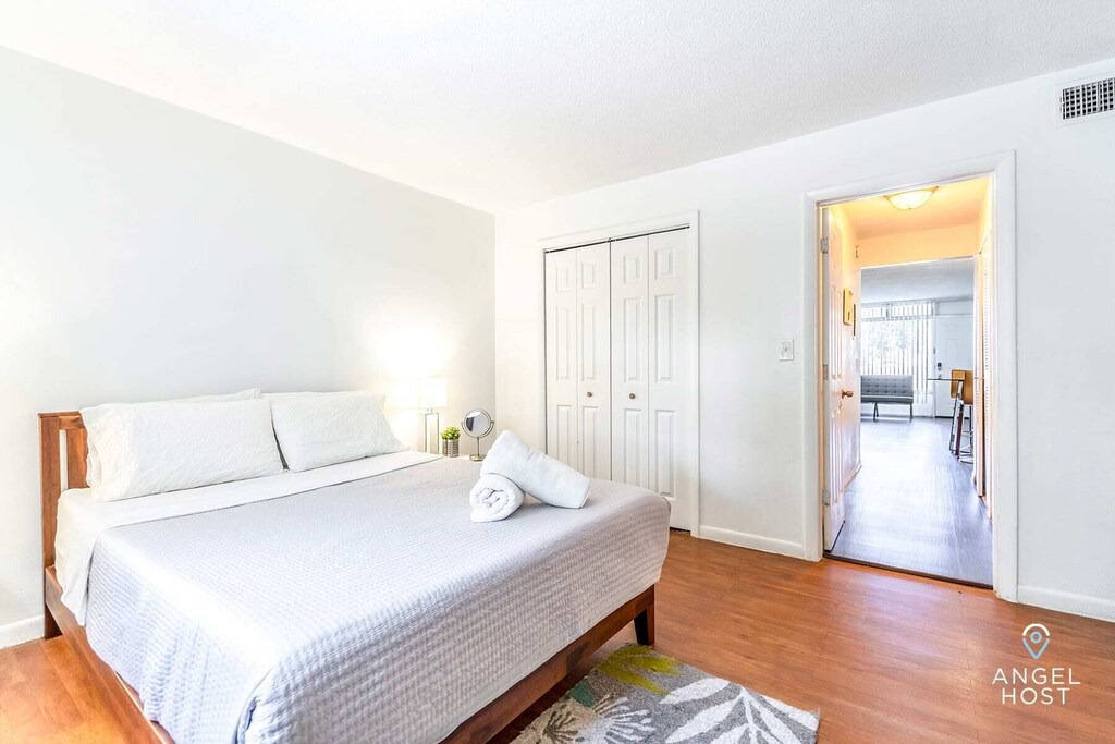 Photo of Bedroom in Oakland Park
